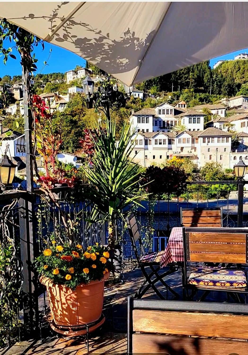 Alsara Guesthouse ジロカストラ エクステリア 写真